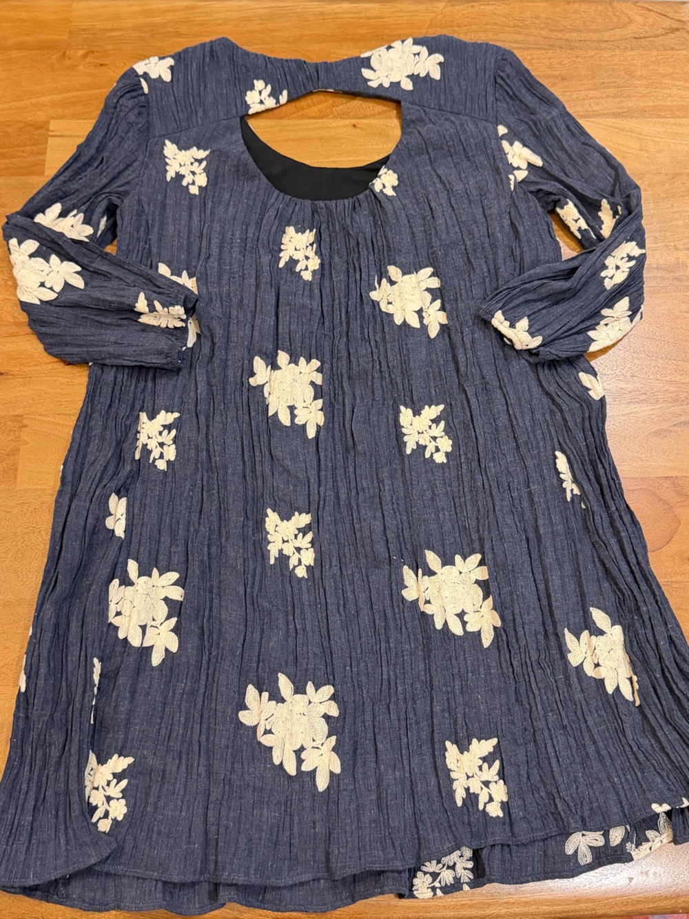 Beige by eci Navy Mini Dress with Cream Floral Embroidery Size Medium - Picture 11 of 12